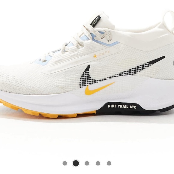 Women’s Nike Sneakers Size 11 - Picture 2 of 5